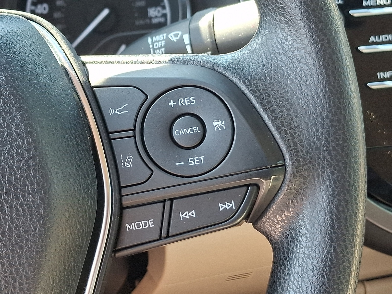 Used 2018 Toyota Camry LE w/ Convenience Package FWD image 22