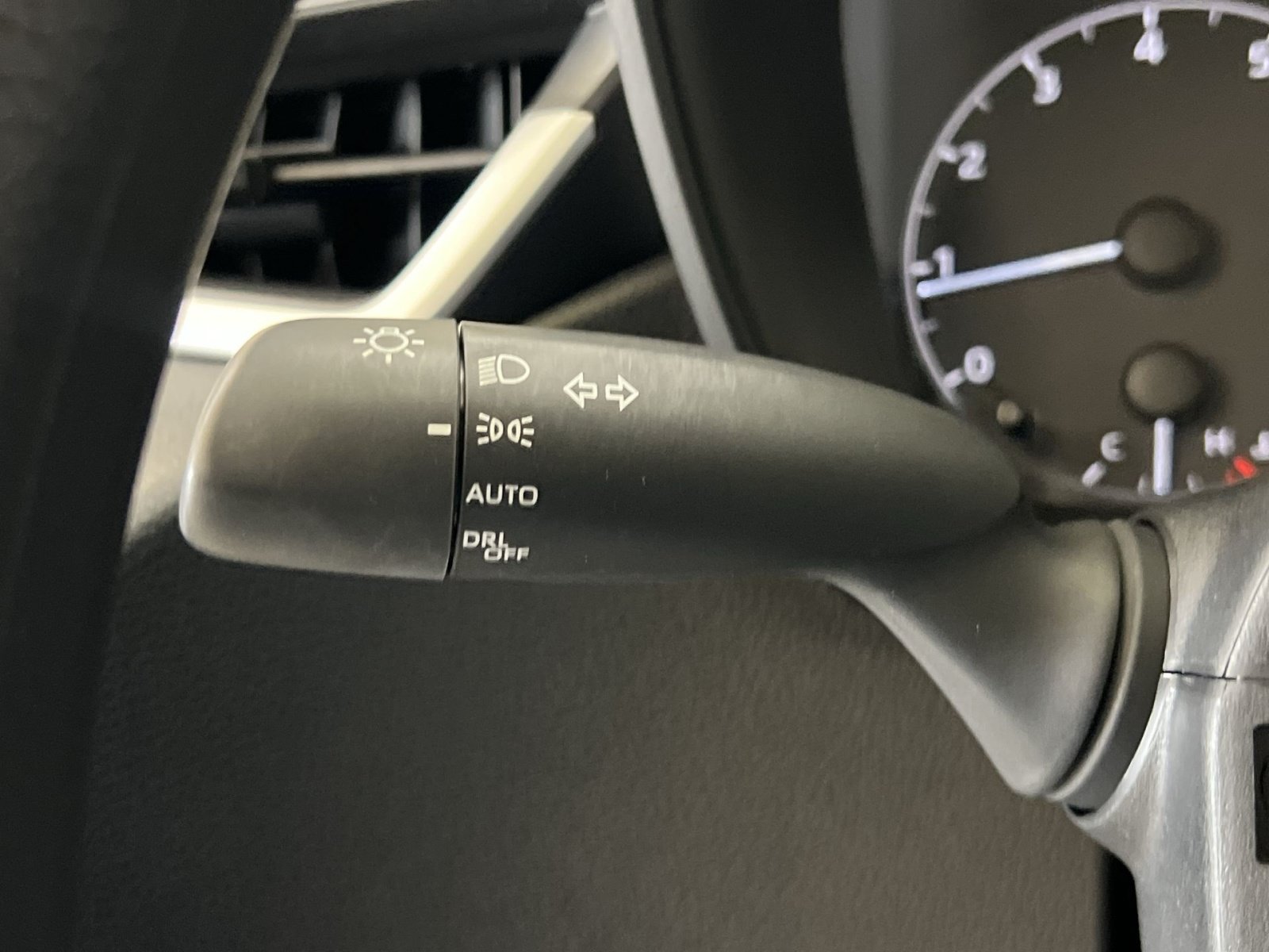 Used 2025 Toyota Corolla LE FWD image 30