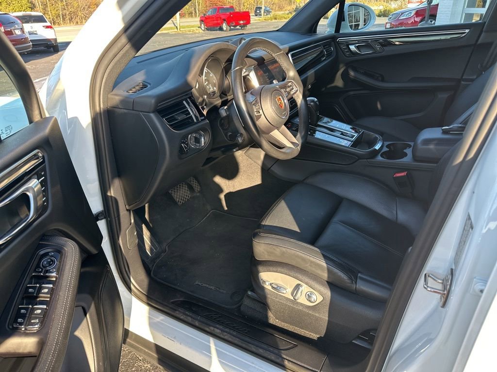 Used 2023 Porsche Macan image 11
