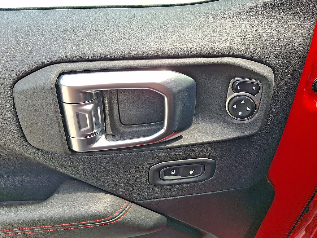 Certified 2025 Jeep Wrangler Rubicon AWD/4WD image 10