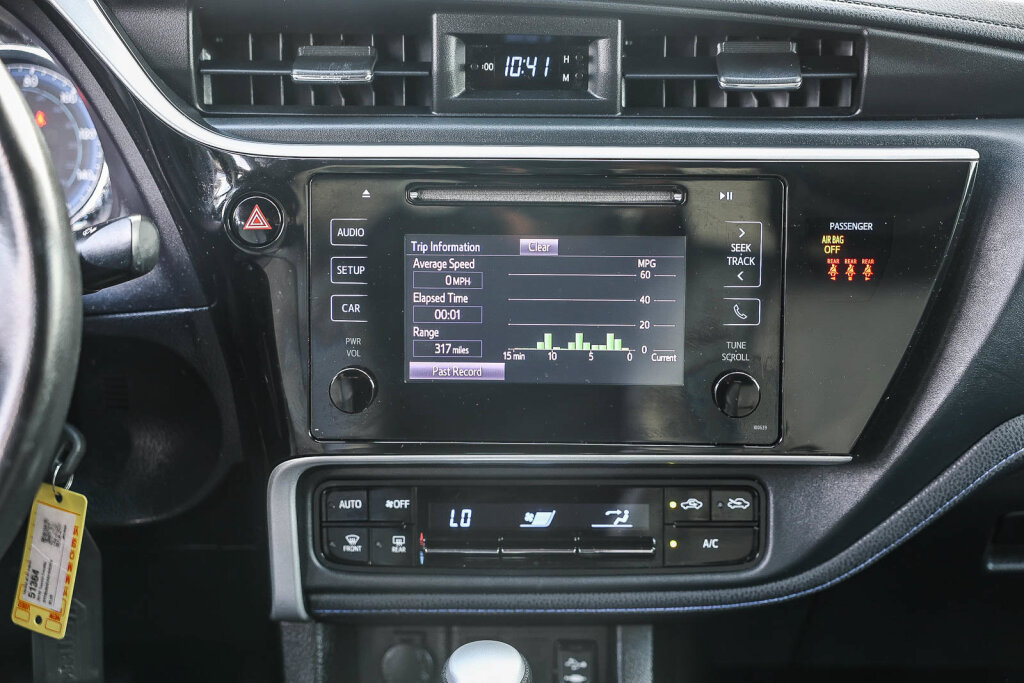Certified 2019 Toyota Corolla SE FWD image 3