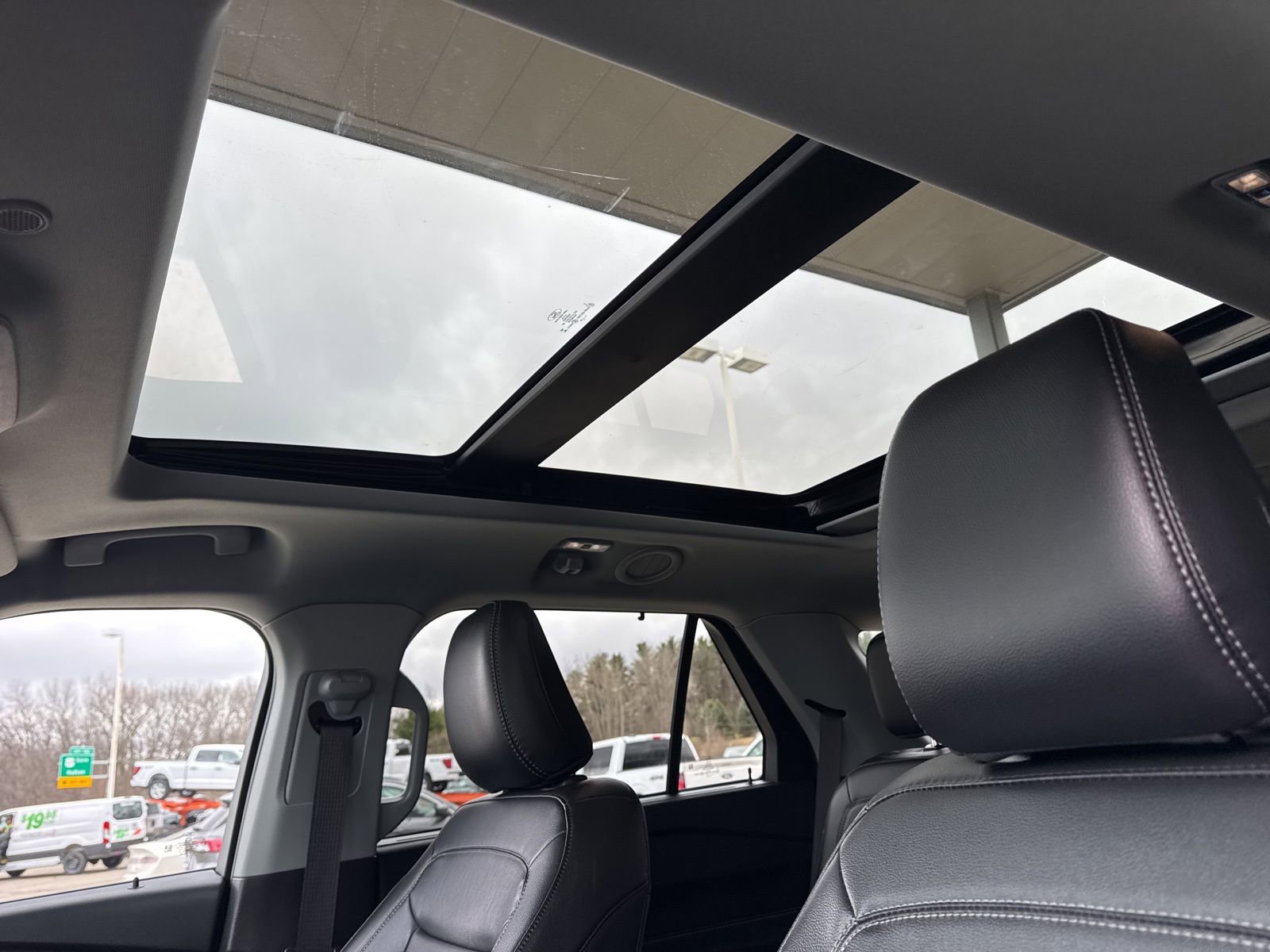 Certified 2024 Ford Explorer Limited w/ Limited Technology Package AWD/4WD image 29