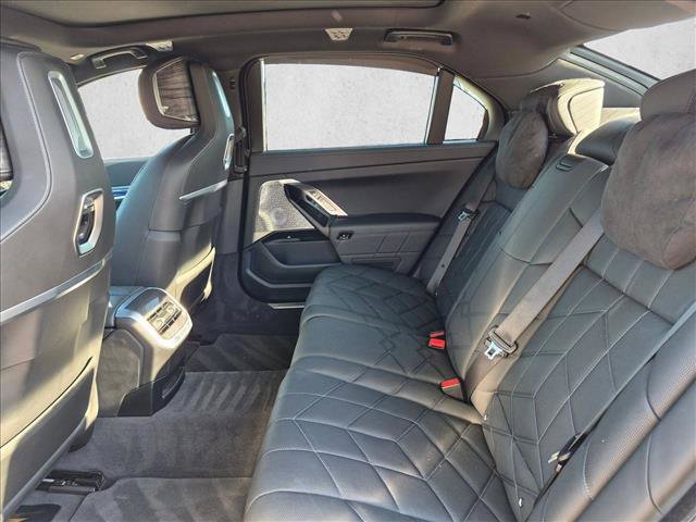 Used 2023 BMW i7 xDrive60 w/ Executive Package 2 AWD/4WD image 20