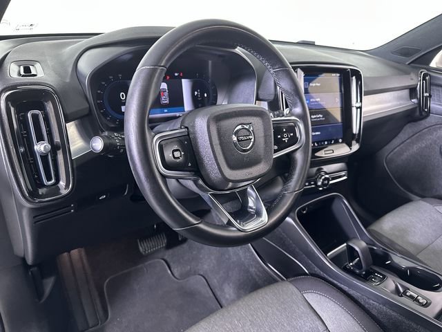 Used 2023 Volvo XC40 B5 Core image 25