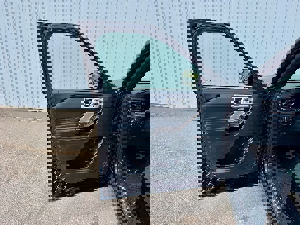 Used 2021 Ford Explorer Platinum w/ Equipment Group 601A AWD/4WD image 15