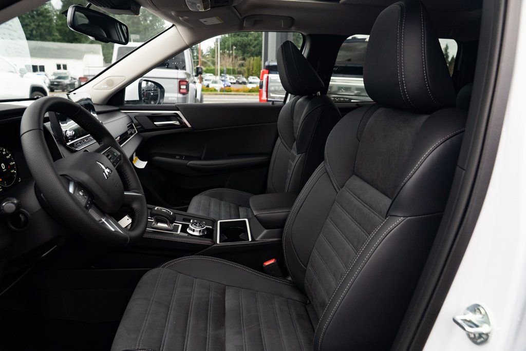 New 2025 Mitsubishi Outlander SE AWD/4WD image 18