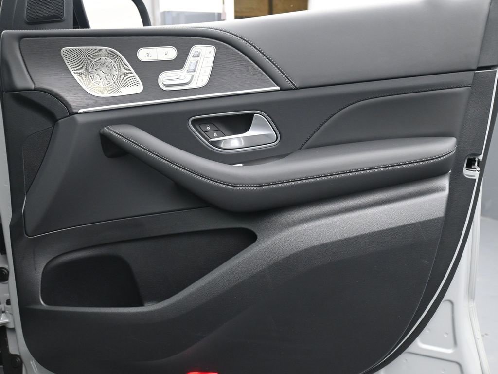 Used 2024 Mercedes-Benz GLS 580 4MATIC image 26