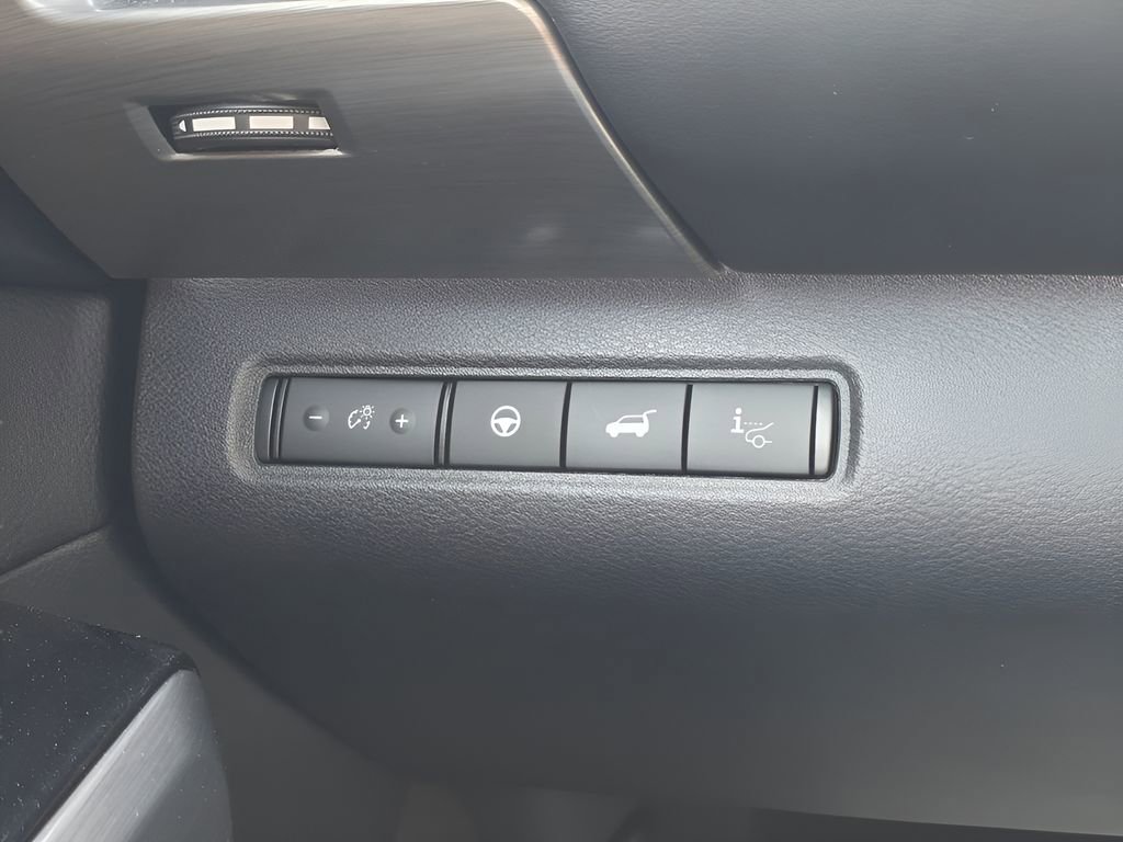 Used 2025 Nissan Pathfinder Platinum w/ Cargo Package image 26