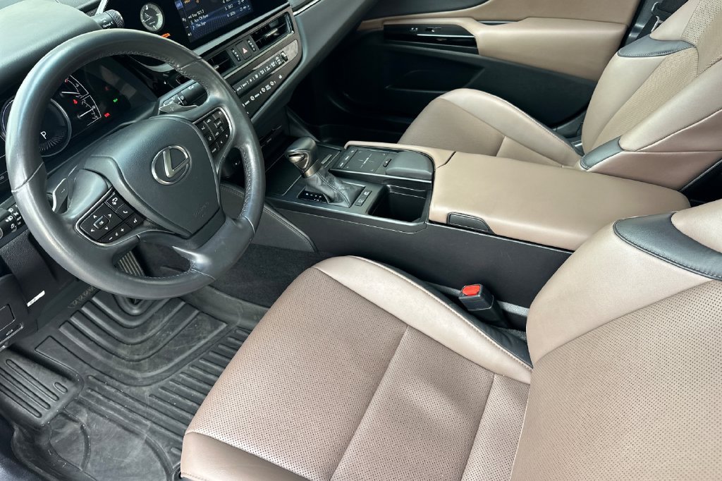 Used 2022 Lexus ES 300h w/ Accessory Package 2 FWD image 10