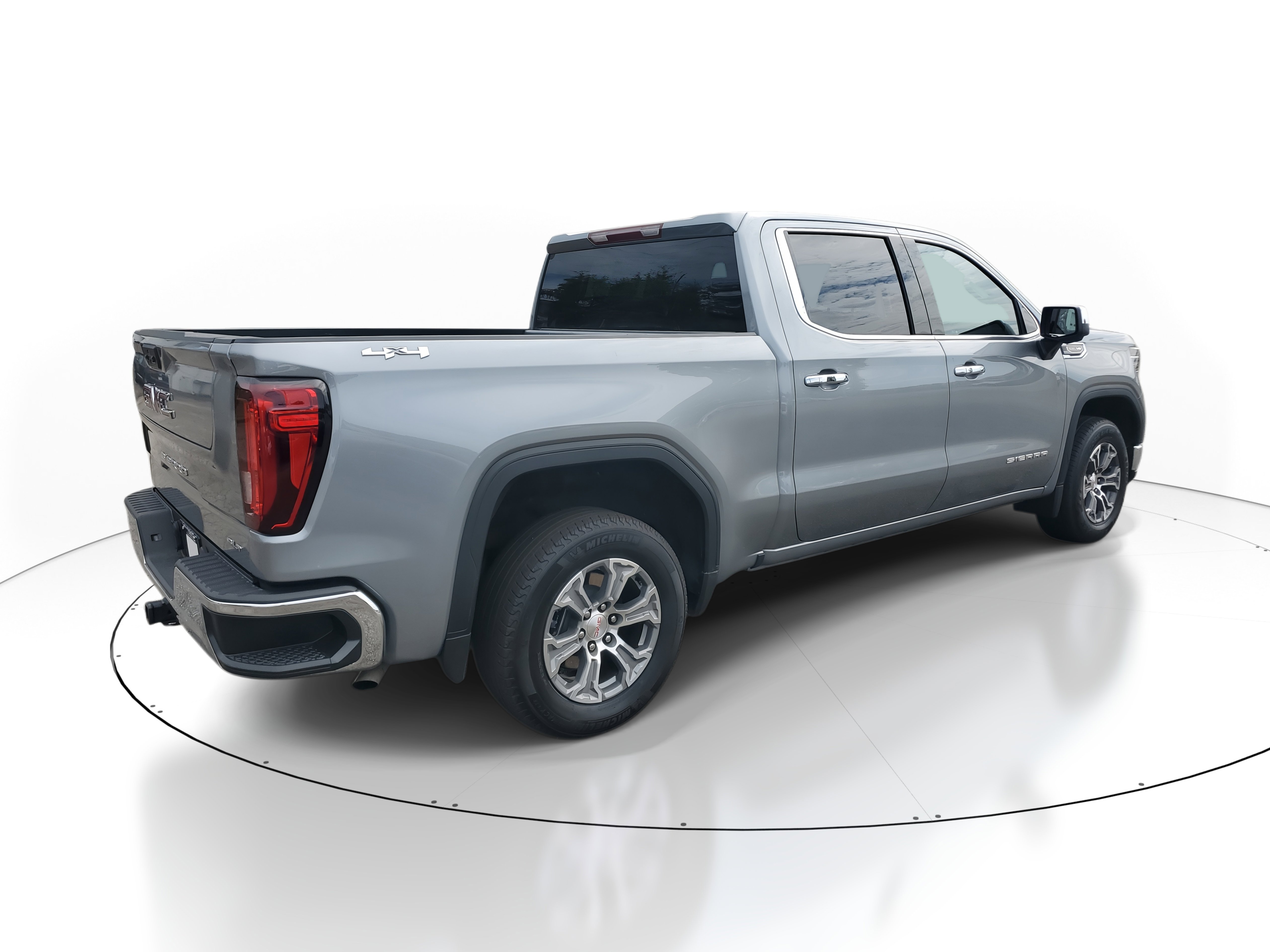 Used 2024 GMC Sierra 1500 SLT image 3