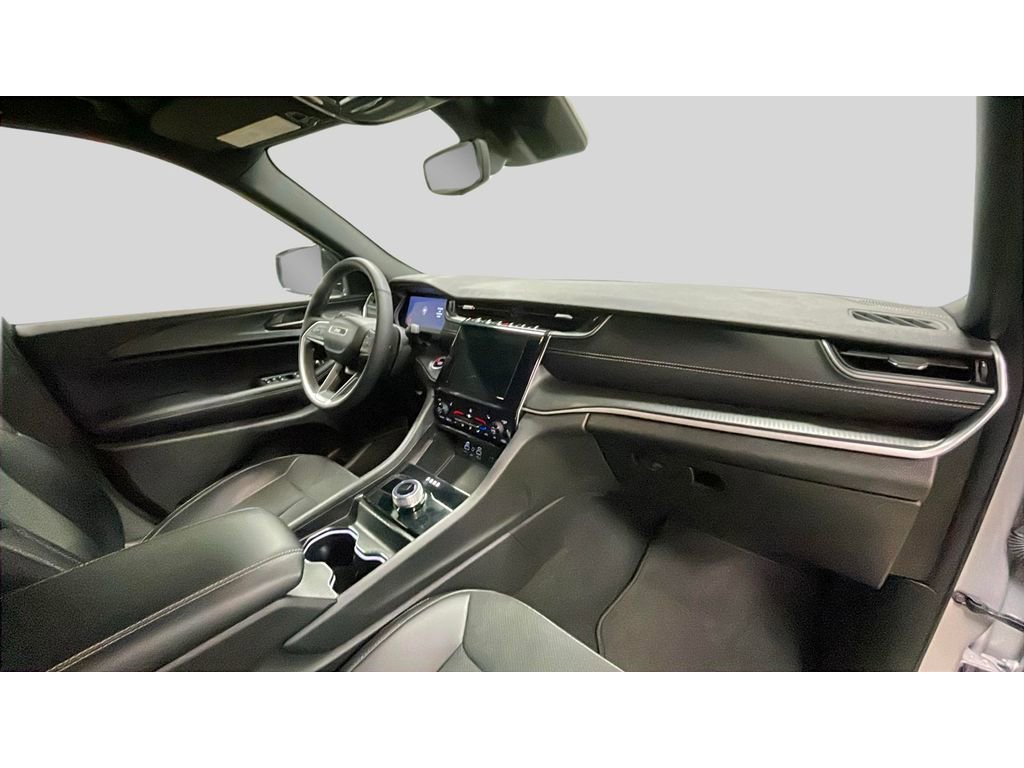 Used 2024 Jeep Grand Cherokee Altitude image 17