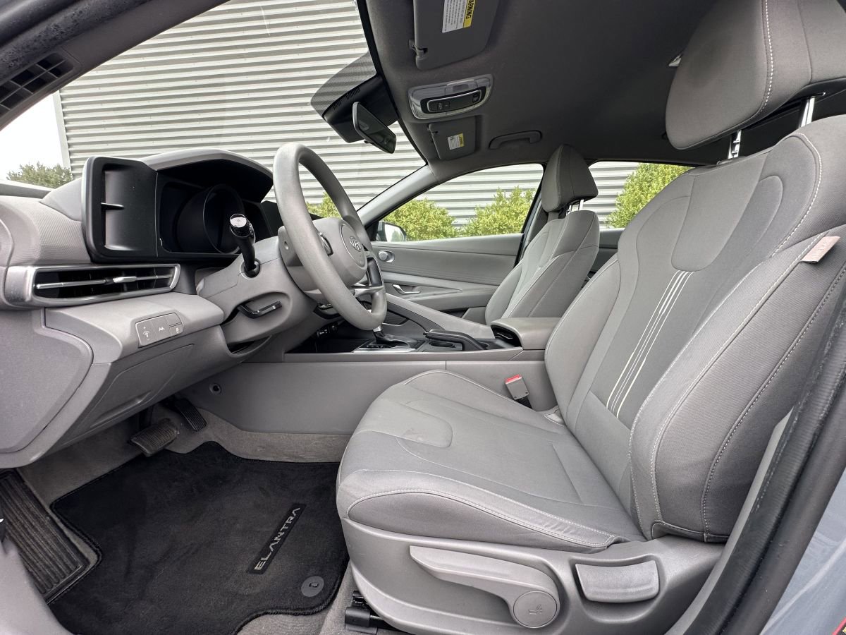 Used 2021 Hyundai Elantra SEL image 14