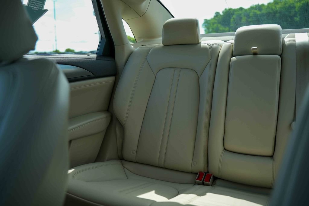 Used 2020 Lincoln MKZ FWD image 34