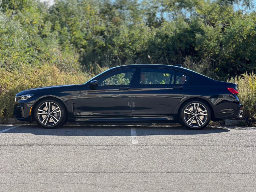 Used 2022 BMW 750i xDrive w/ M Sport Package image 5