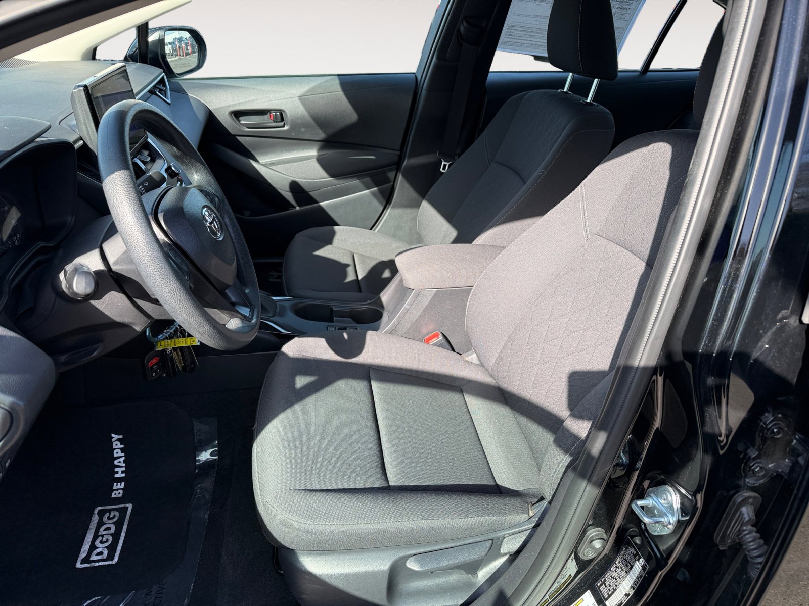 Used 2025 Toyota Corolla LE image 10