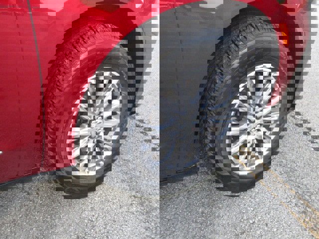 Used 2023 Buick Enclave Essence image 10