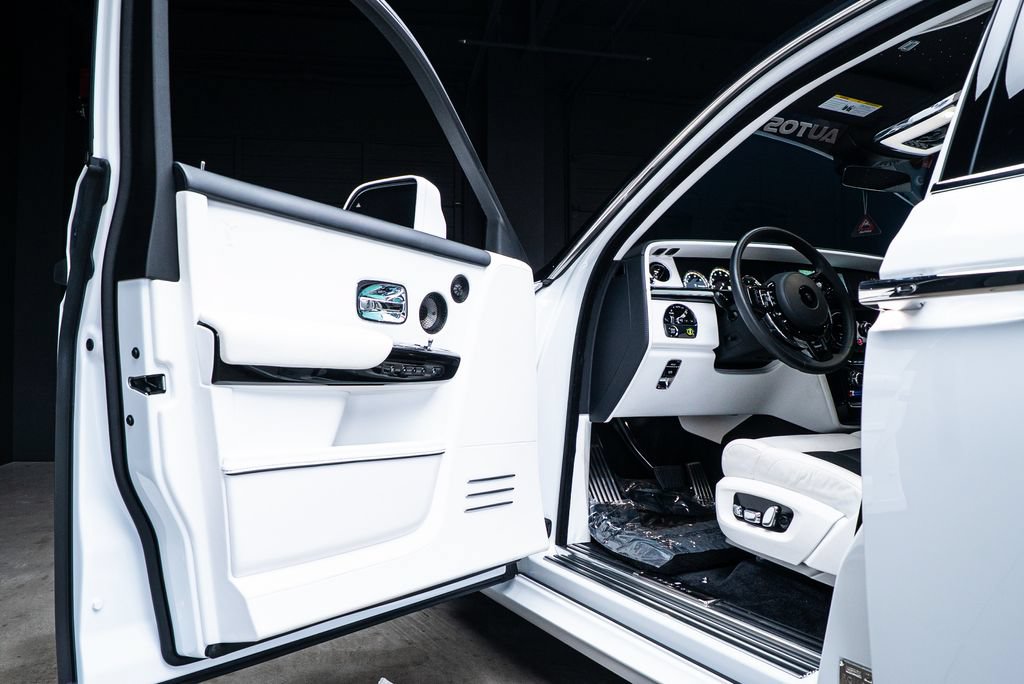 Used 2022 Rolls-Royce Phantom Sedan w/ The Phantom Package RWD image 40