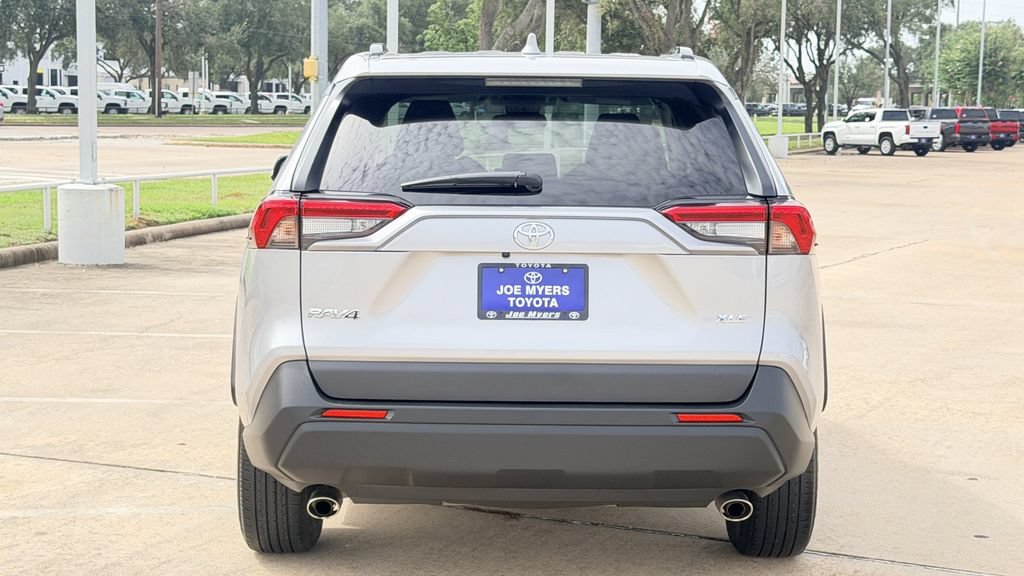 Used 2025 Toyota RAV4 XLE FWD image 8