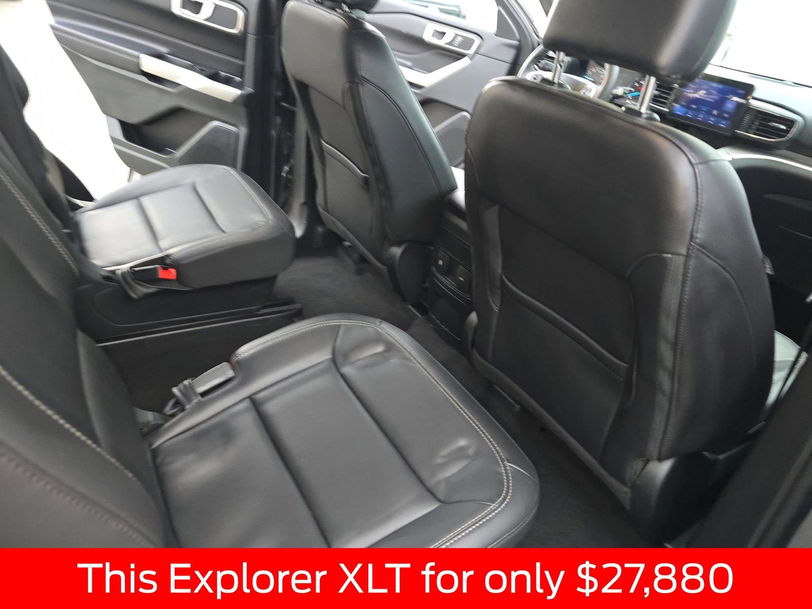 Used 2023 Ford Explorer XLT w/ Equipment Group 202A RWD image 18