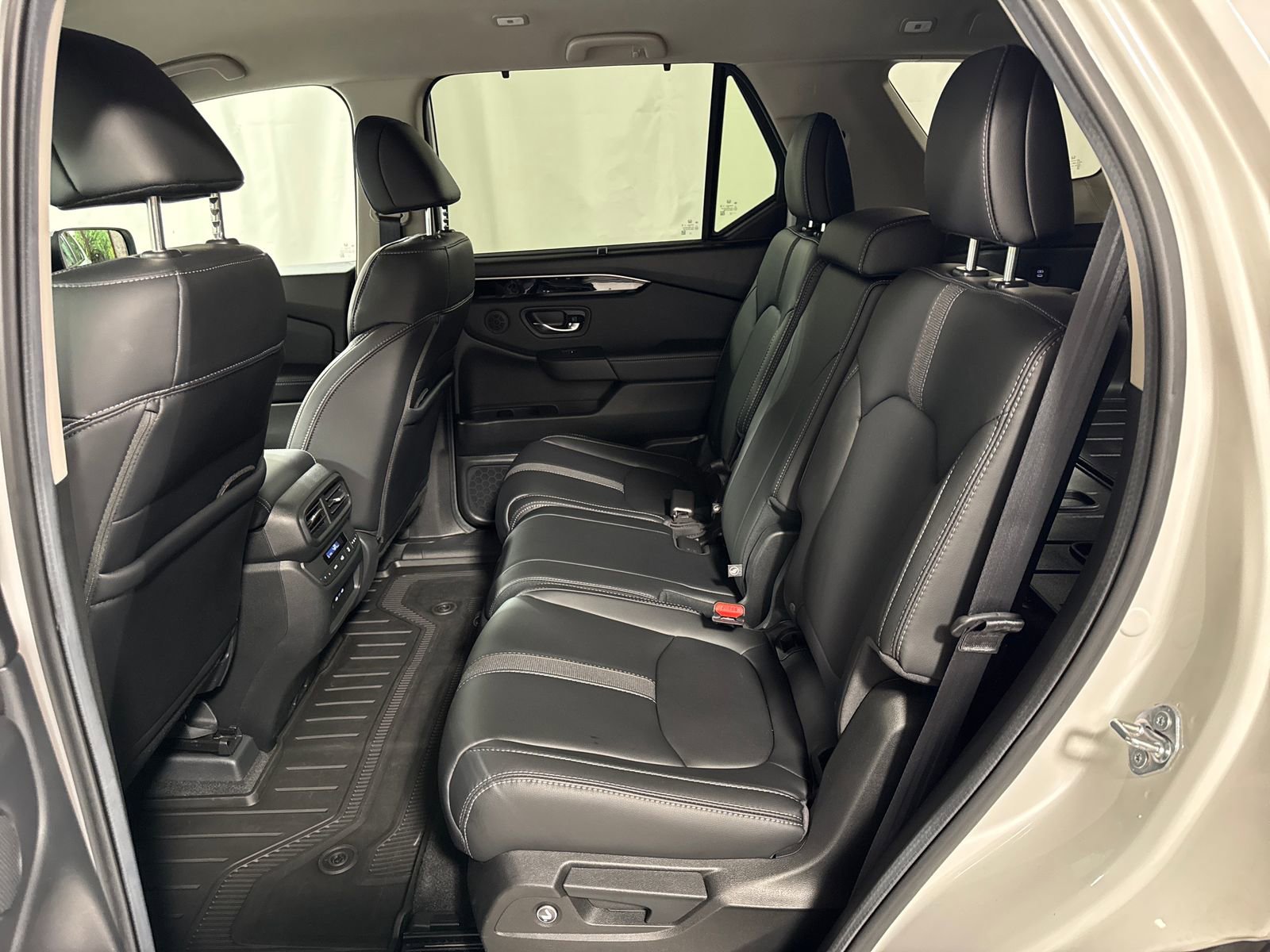 Used 2025 Honda Pilot EX-L image 5