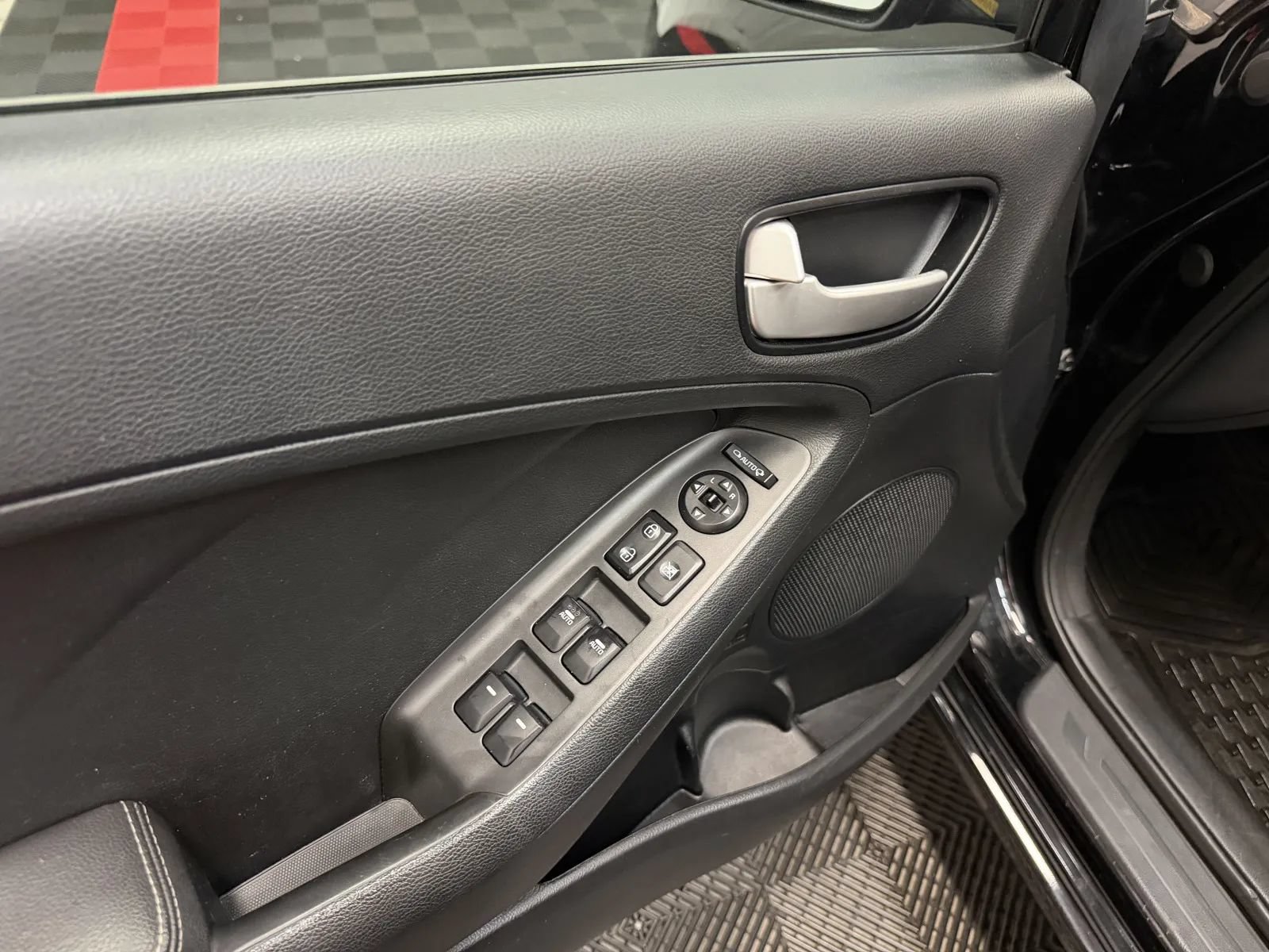 Used 2017 Kia Forte LX w/ LX Popular Plus Package FWD image 27