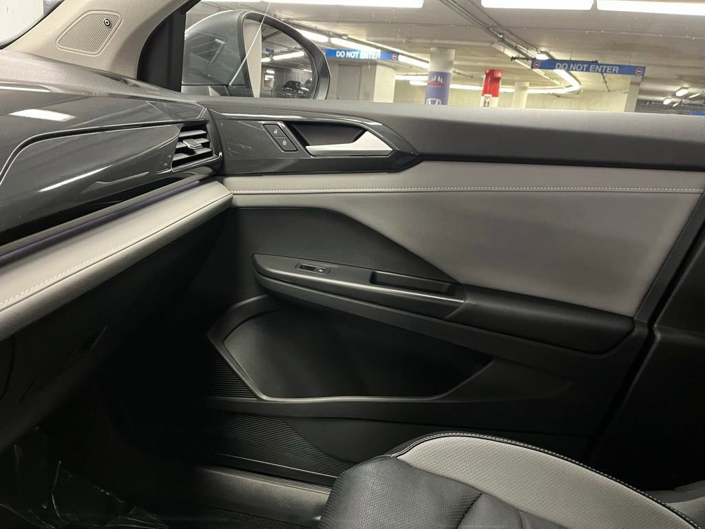 Used 2023 Volkswagen Taos SEL image 30