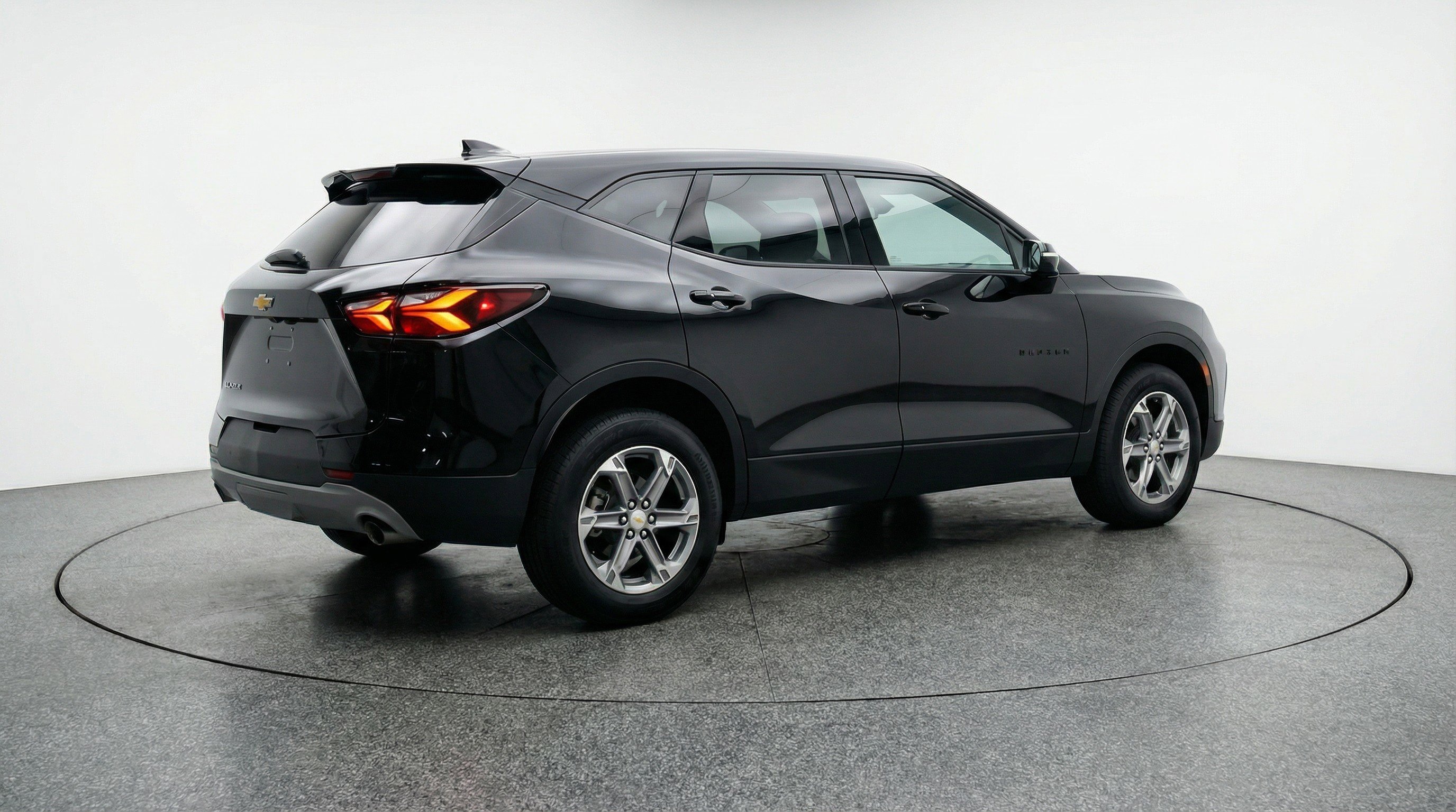 Used 2025 Chevrolet Blazer LT image 9