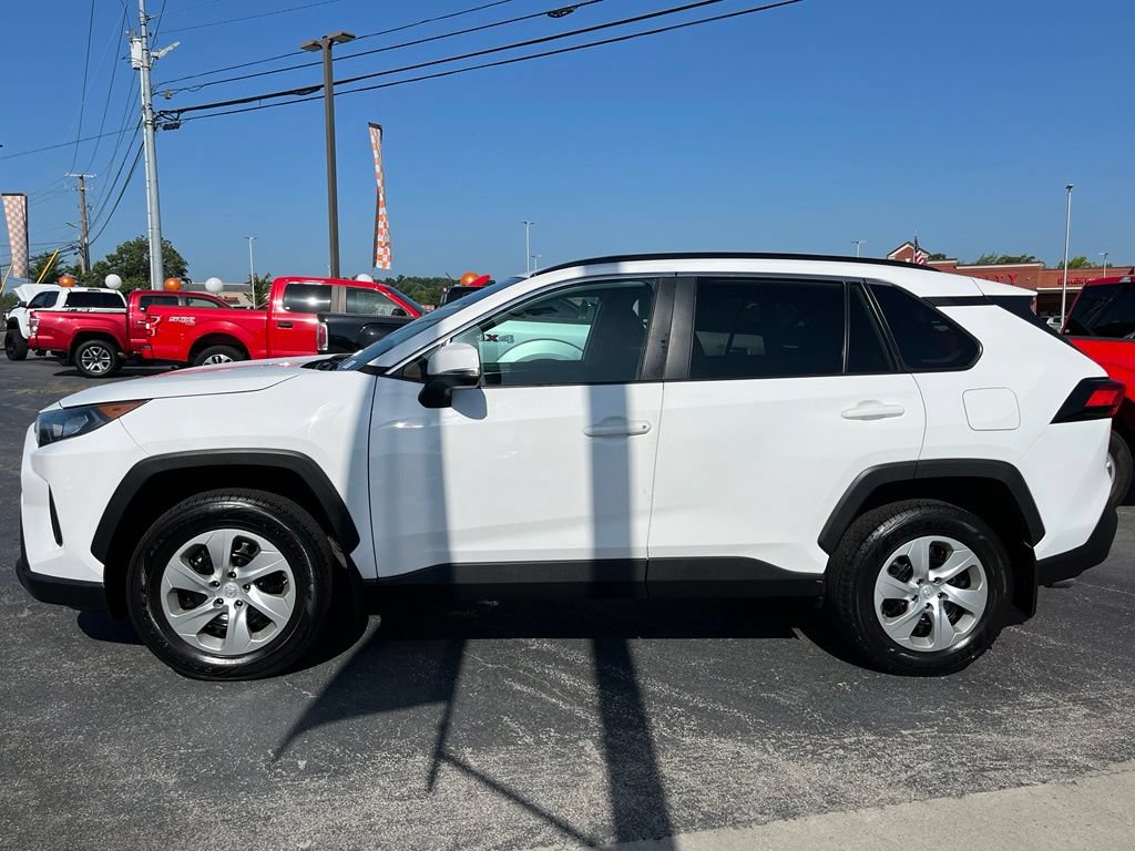 Used 2021 Toyota RAV4 LE FWD image 4