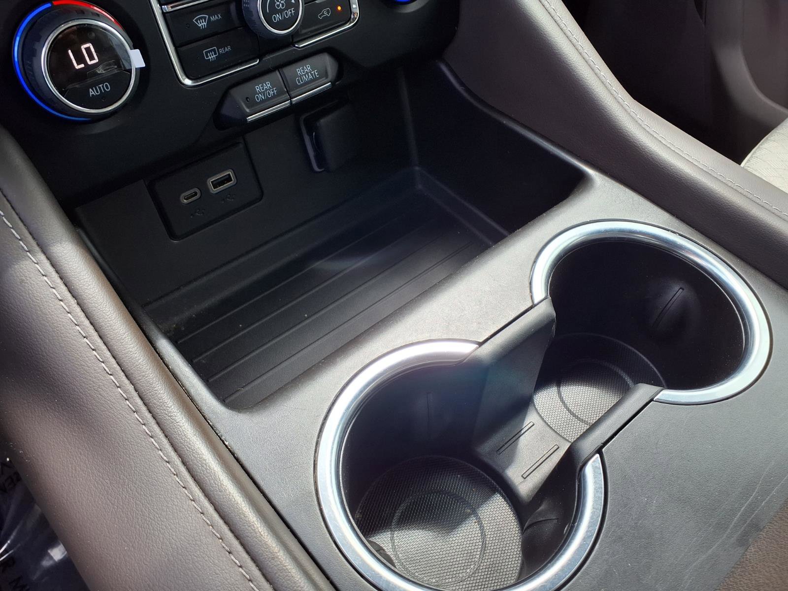 Used 2022 Chevrolet Suburban LS image 18