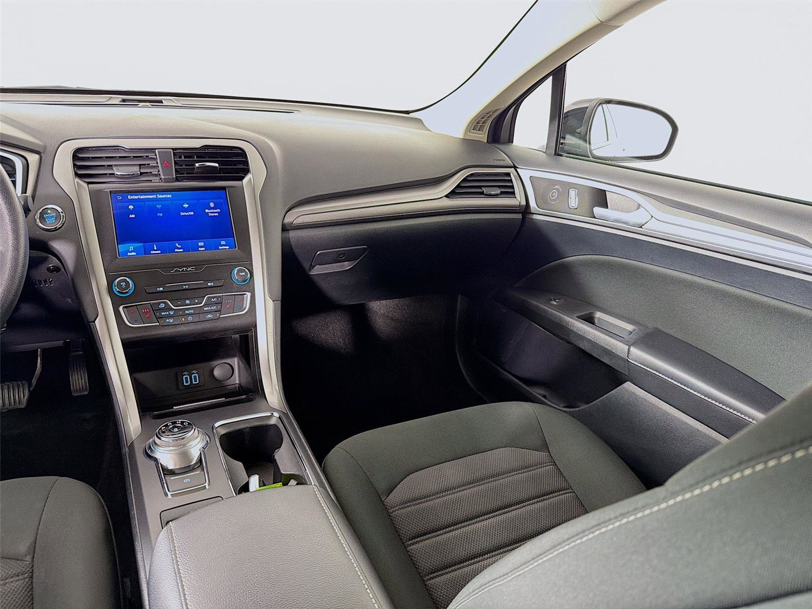 Used 2020 Ford Fusion SE image 23