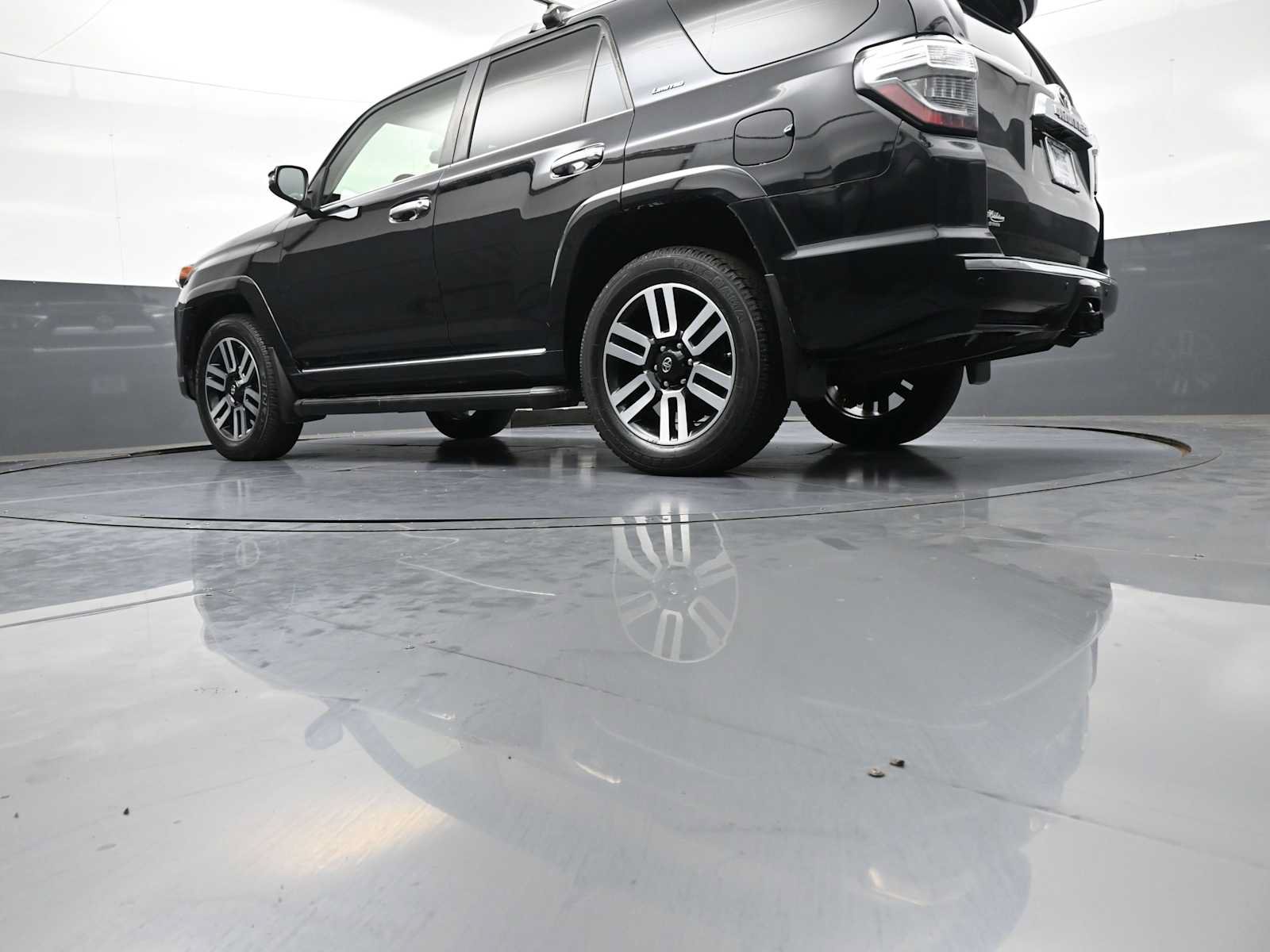 Certified 2019 Toyota 4Runner Limited AWD/4WD image 34