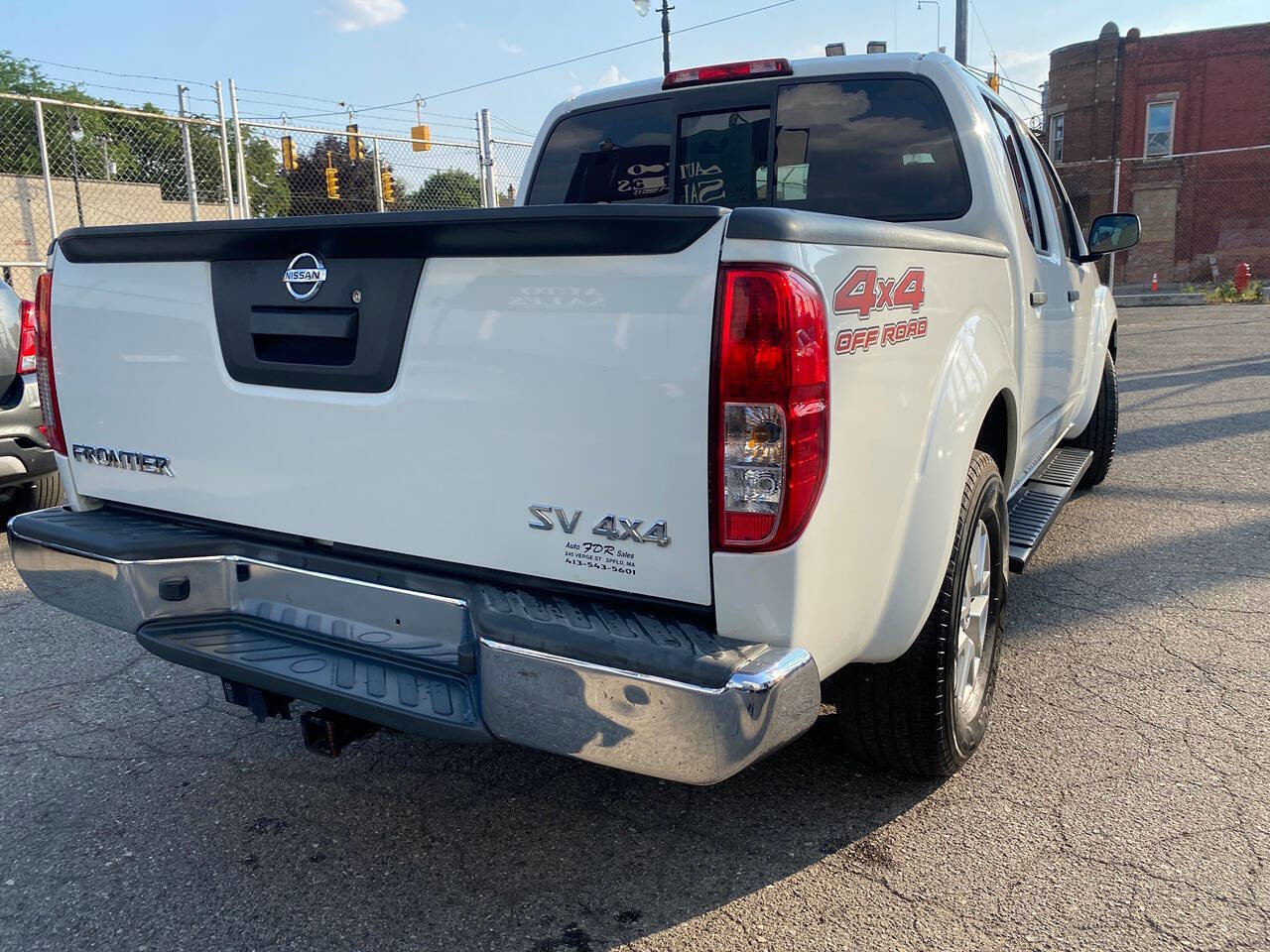 Used 2016 Nissan Frontier SV image 10