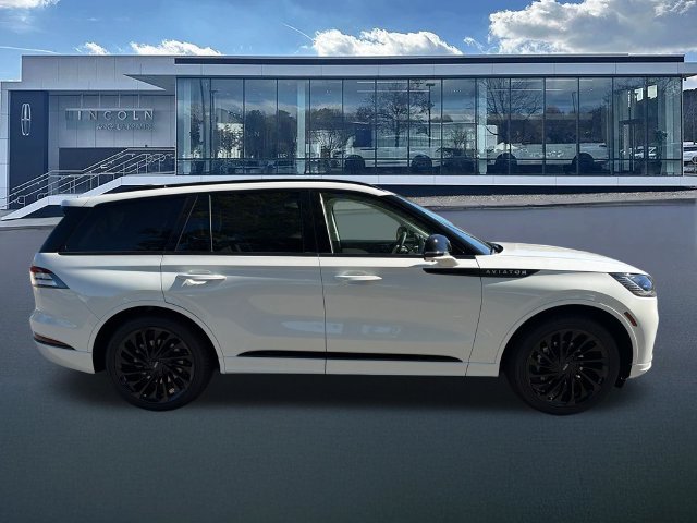 New 2027 Lincoln Aviator Reserve w/ Luxury Package RWD image 9