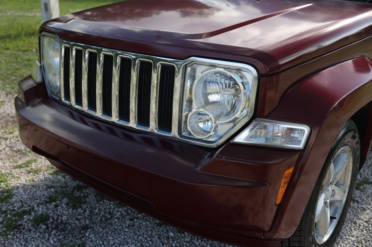 Used 2009 Jeep Liberty Limited w/ Premium Group AWD/4WD image 23