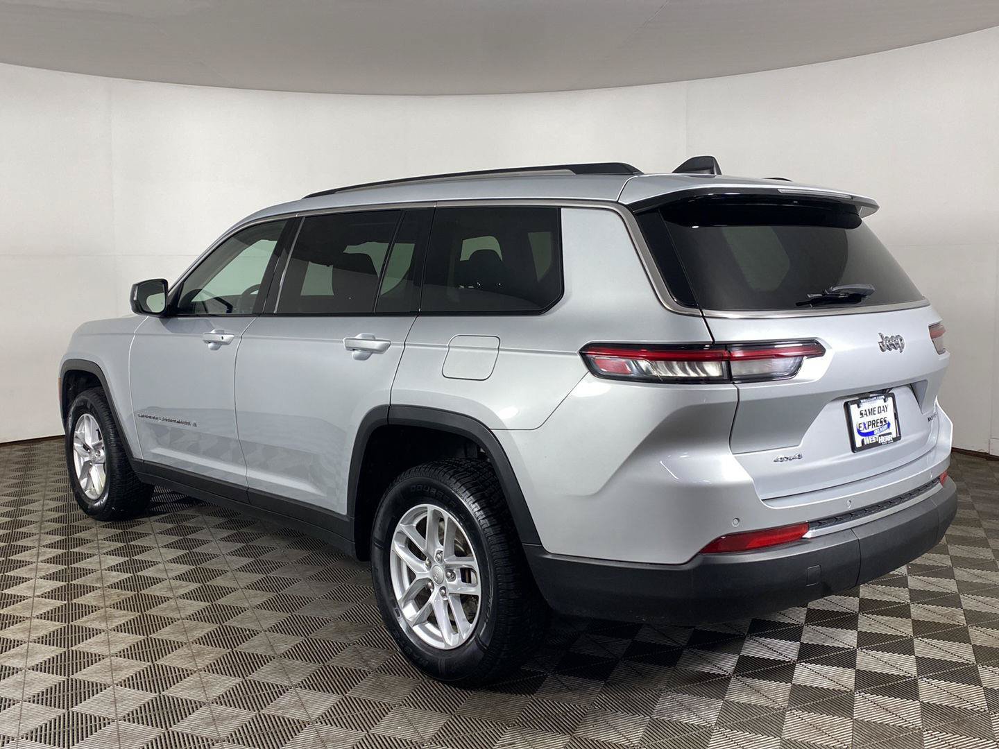 Used 2023 Jeep Grand Cherokee L Laredo w/ Luxury Tech Group I AWD/4WD image 9