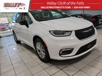 New 2026 Chrysler Pacifica Select FWD image 1