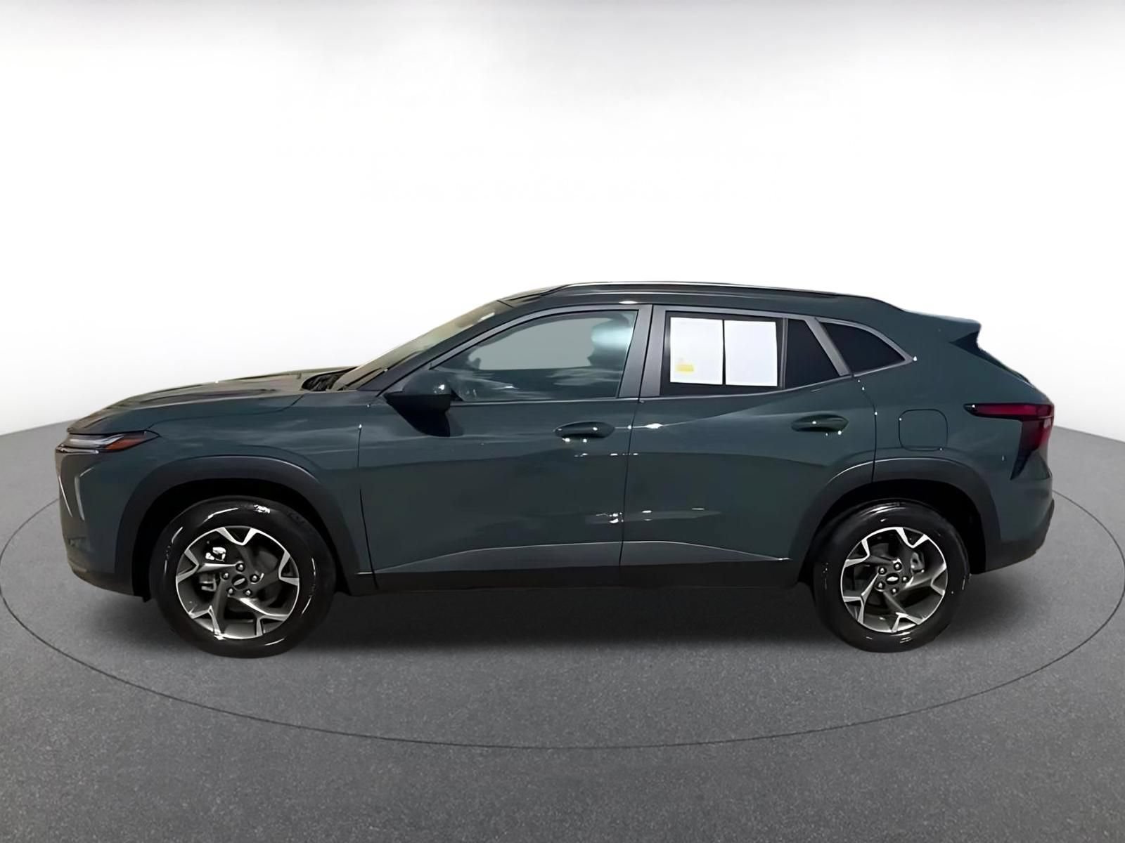 Used 2025 Chevrolet Trax LT w/ LT Convenience Package FWD image 6