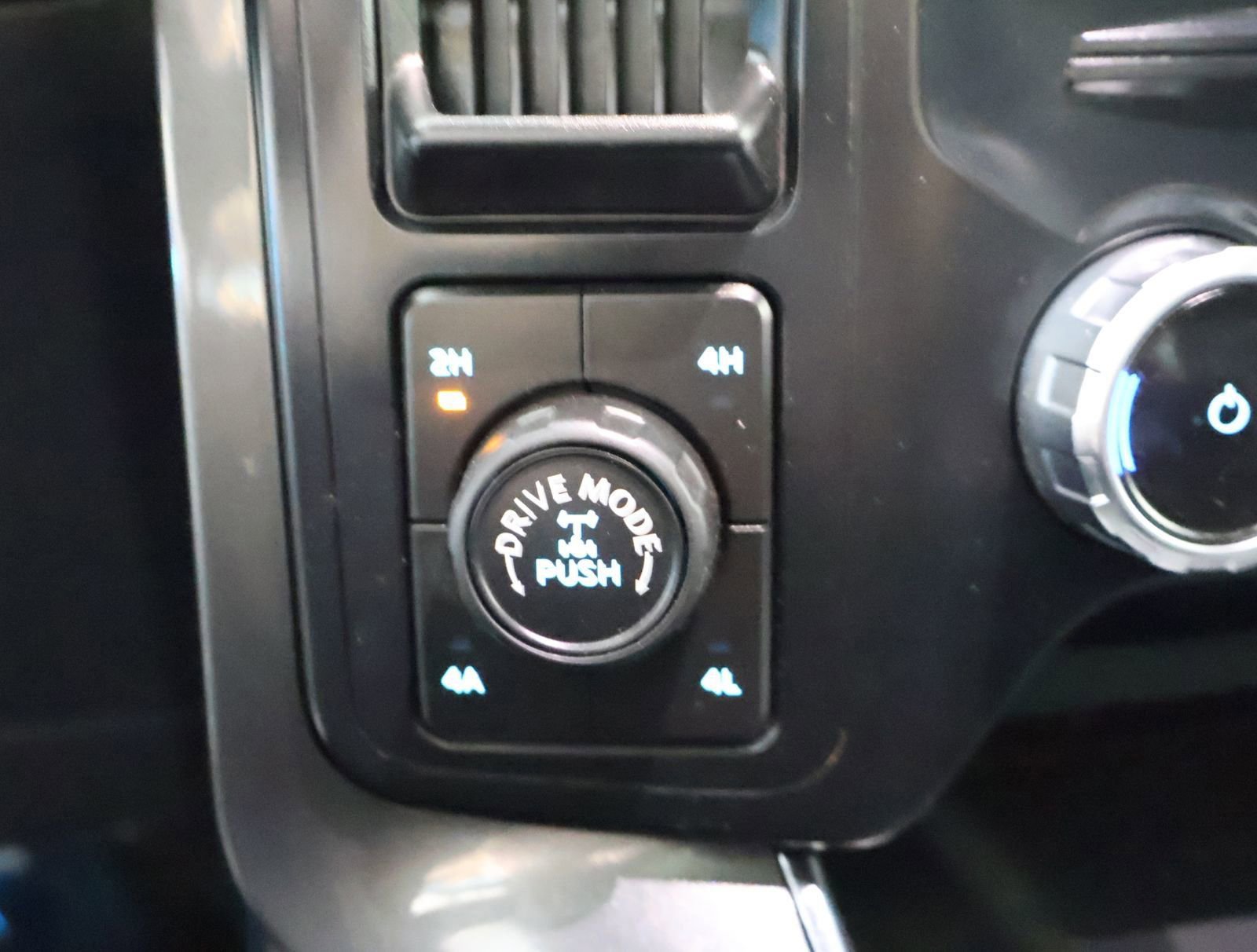 Used 2022 Ford F150 Lariat w/ Equipment Group 502A High image 40