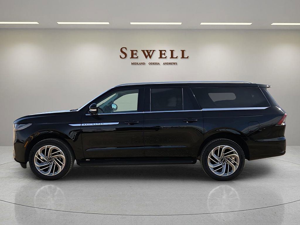 New 2026 Lincoln Navigator Premiere image 2