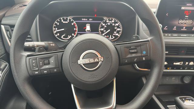 Used 2023 Nissan Rogue SV image 37