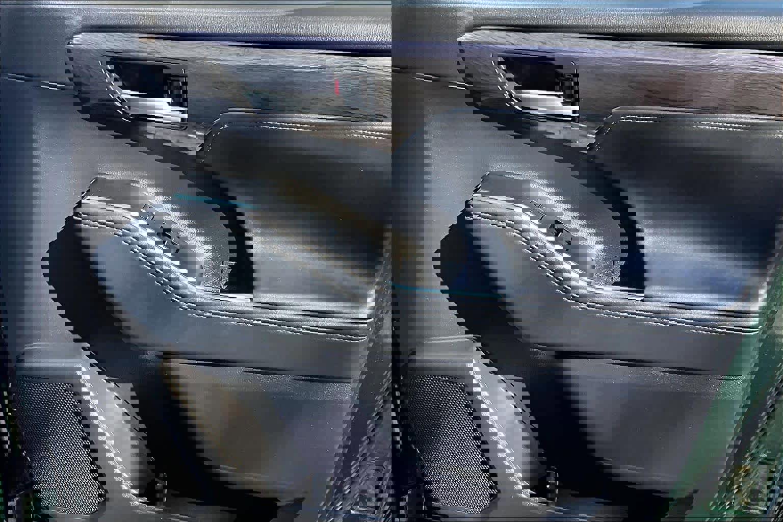 Certified 2025 Toyota Highlander Platinum image 22