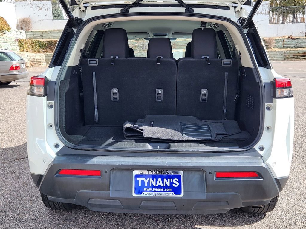 Used 2025 Nissan Pathfinder SV image 15