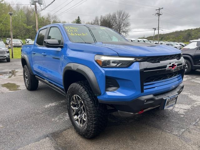 Used 2025 Chevrolet Colorado ZR2 w/ Technology Package AWD/4WD image 3