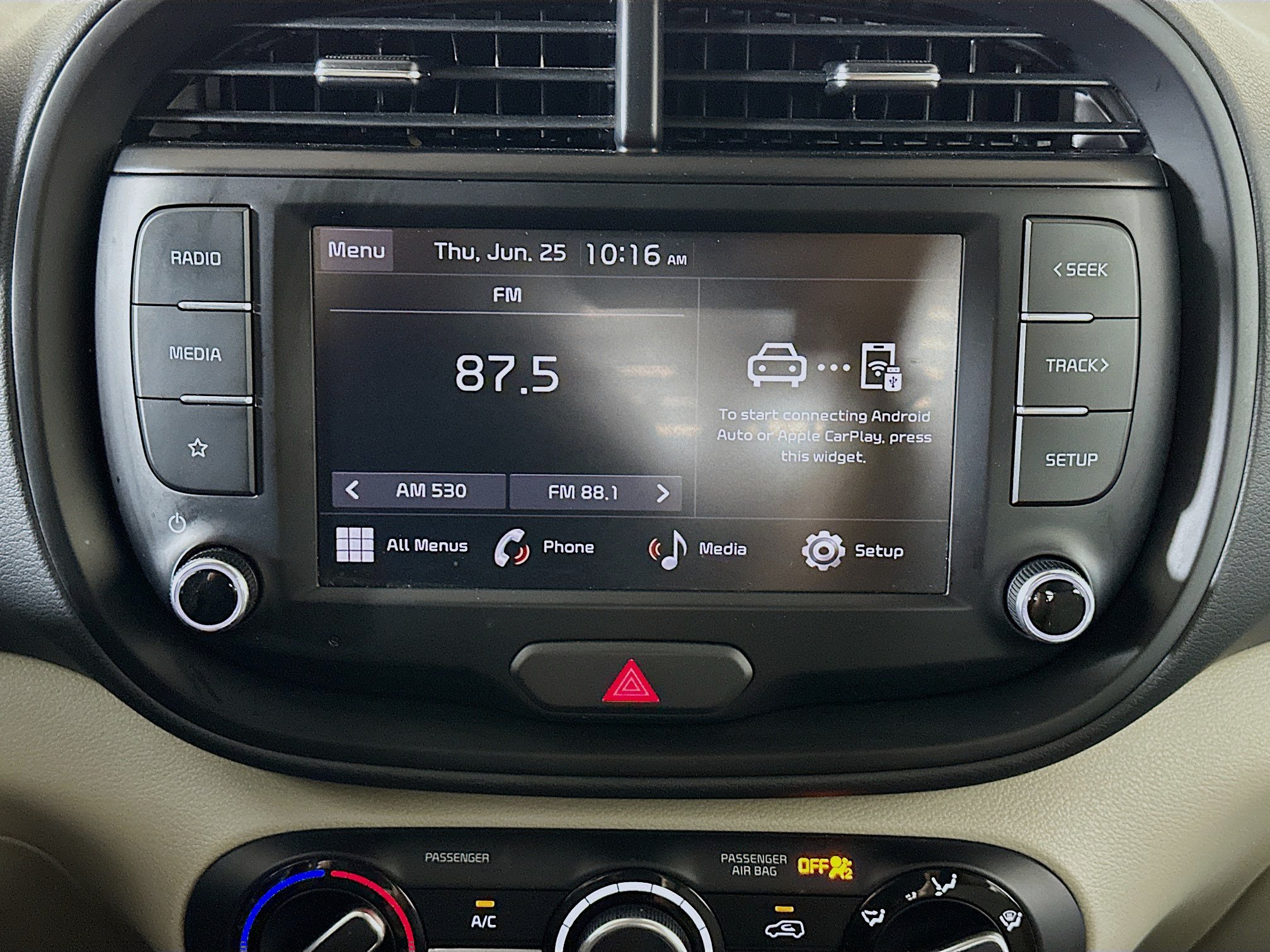 Used 2025 Kia Soul LX w/ LX Technology Package FWD image 21
