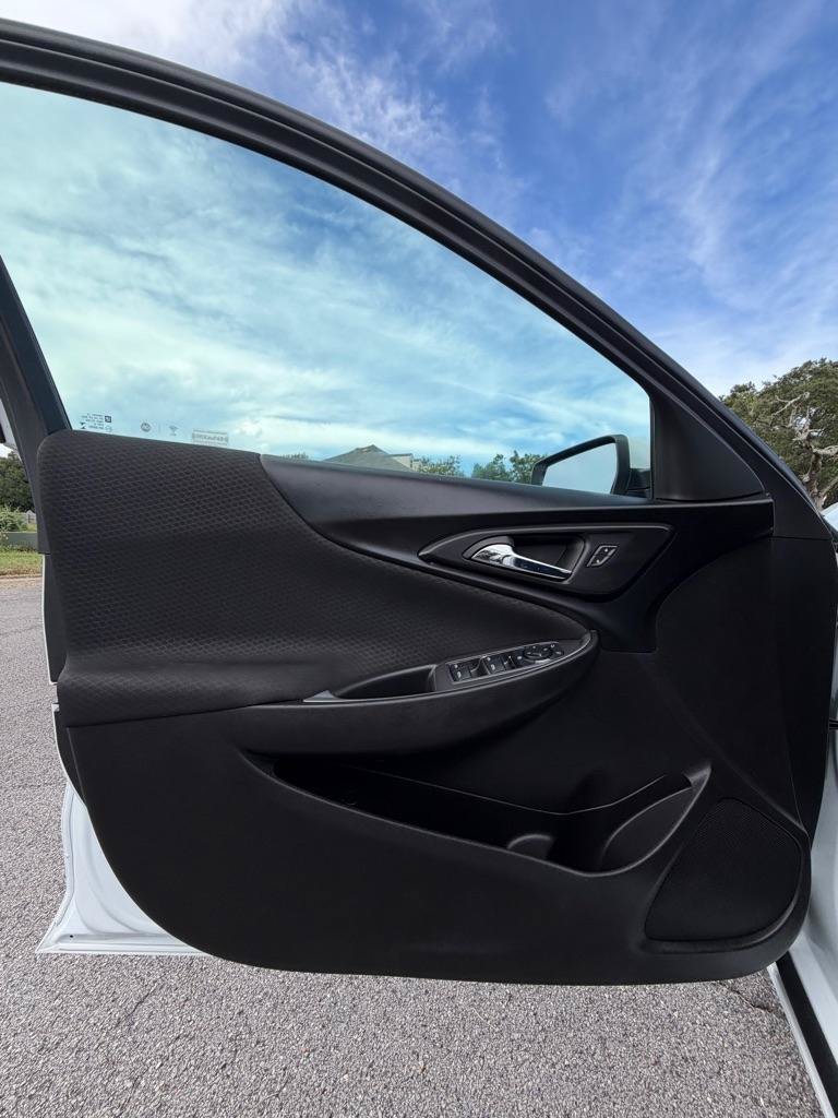 Used 2023 Chevrolet Malibu LT FWD image 9