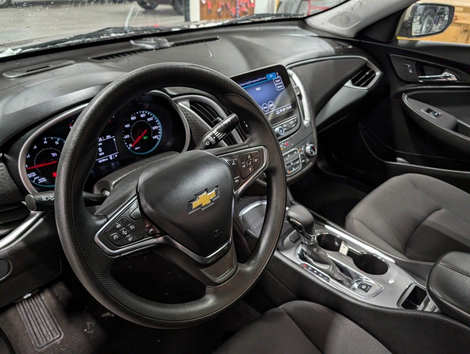 Used 2023 Chevrolet Malibu LT image 24