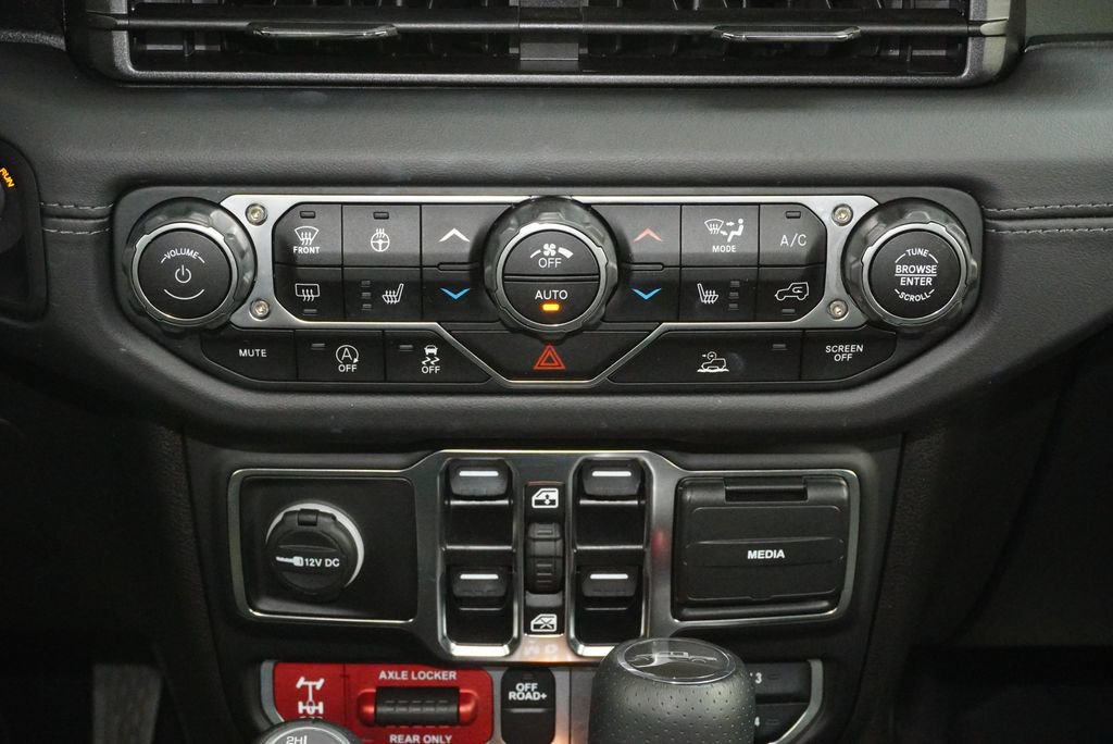 Used 2025 Jeep Gladiator Mojave w/ Convenience Group AWD/4WD image 15