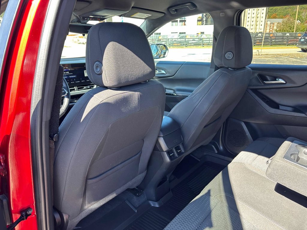 Used 2026 Chevrolet Equinox LT AWD/4WD image 21