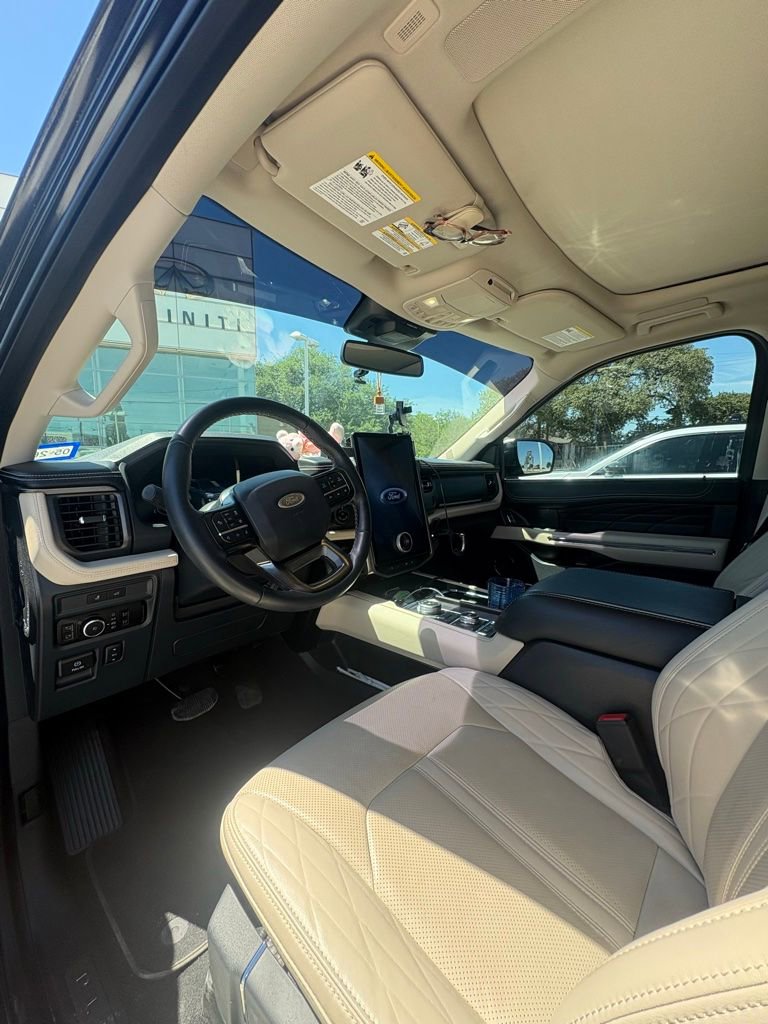 Used 2024 Ford Expedition Platinum image 13