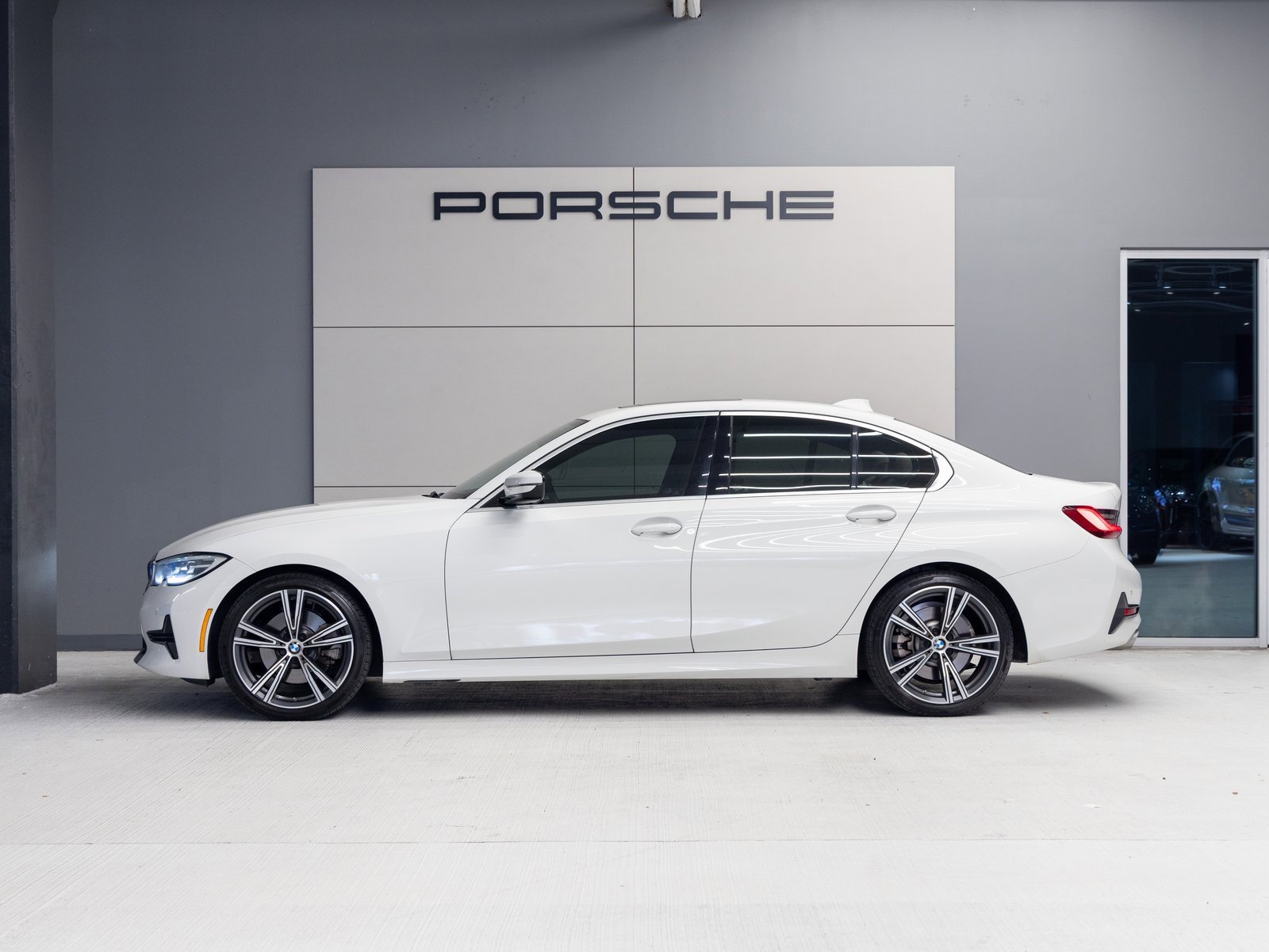 Used 2022 BMW 330i Sedan w/ Premium Package image 2